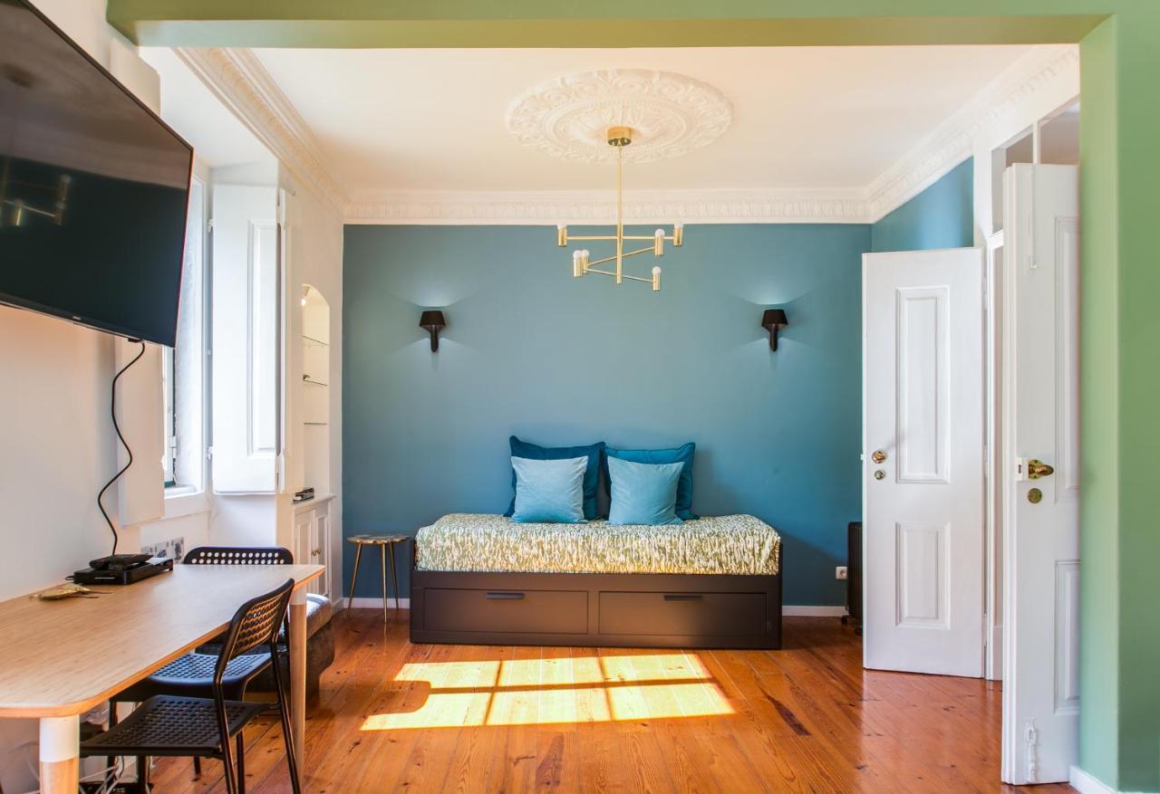 Spacious, Bright And Newly Renovated 2 Bedroom Apartment, Historical Center, Madragoa * Lisboa