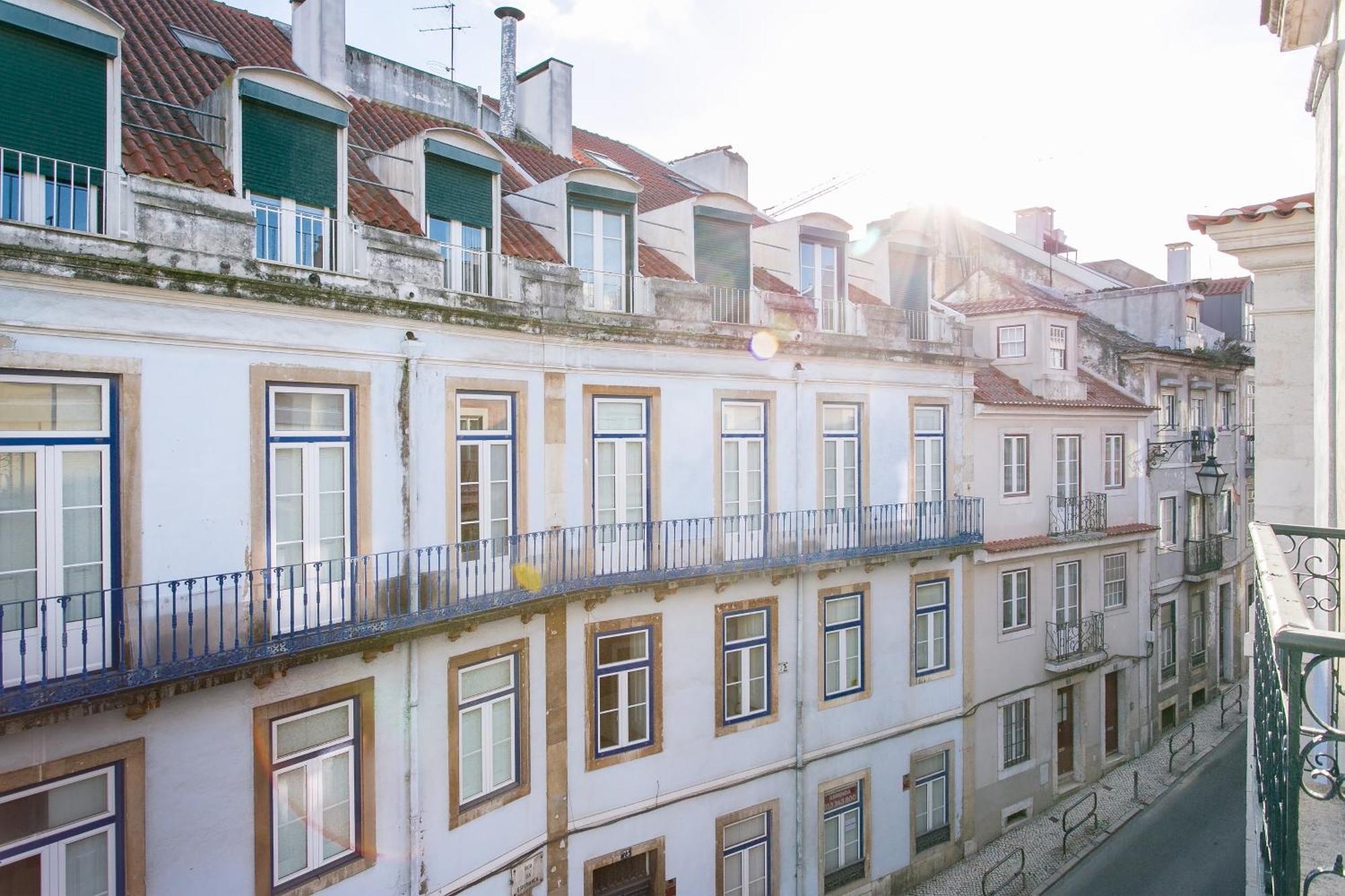 Spacious&bright 2 Bedroom Apartment, Historical Center, Madragoa Lisboa