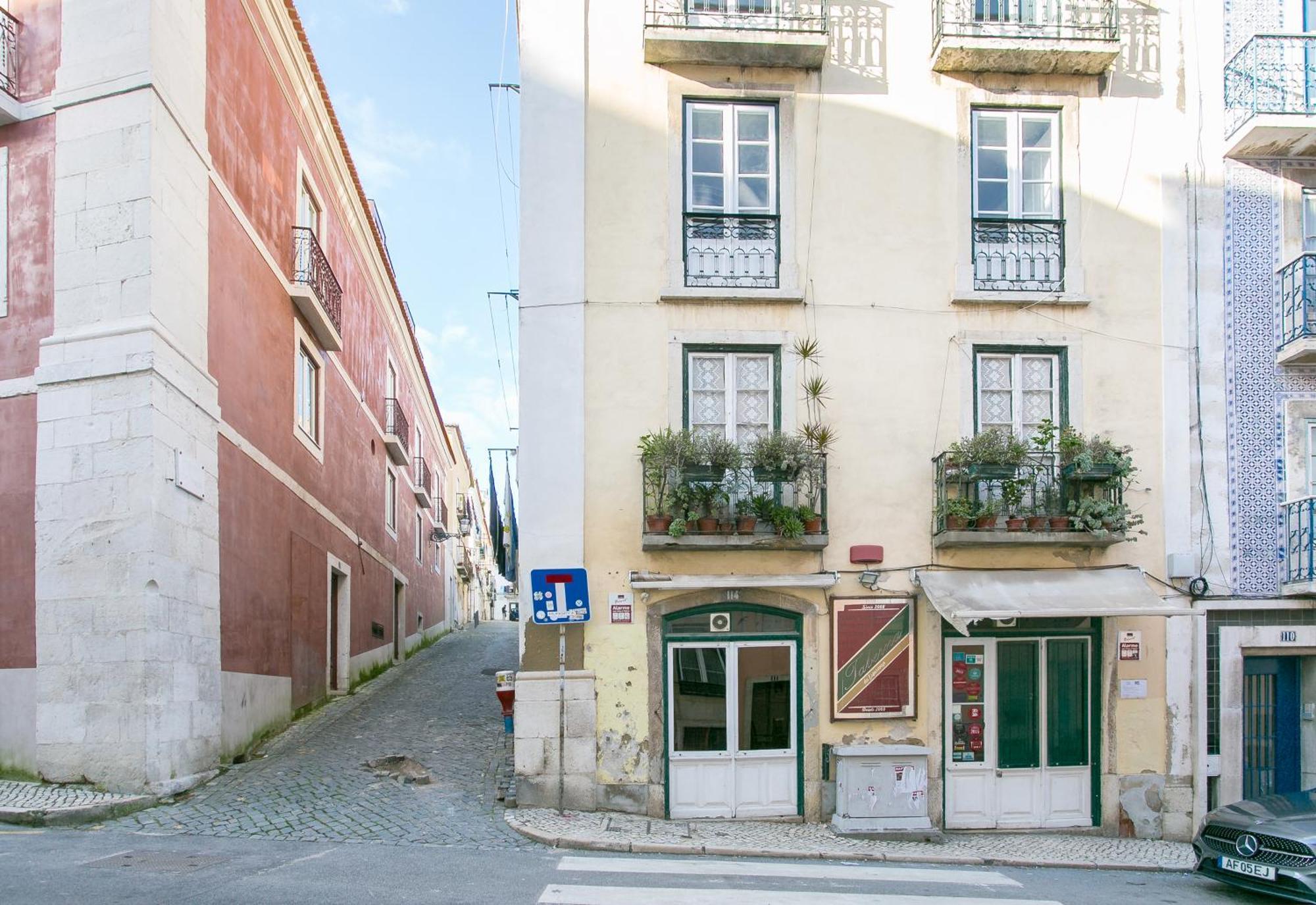 Spacious&bright 2 Bedroom Apartment, Historical Center, Madragoa * Lisboa